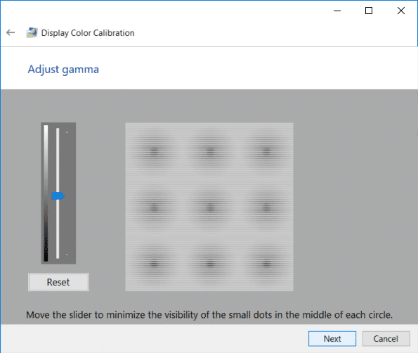 Ajuste la configuración gamma moviendo el control deslizante hacia arriba o hacia abajo hasta que la visibilidad de los pequeños puntos en el medio de cada círculo sea mínima.