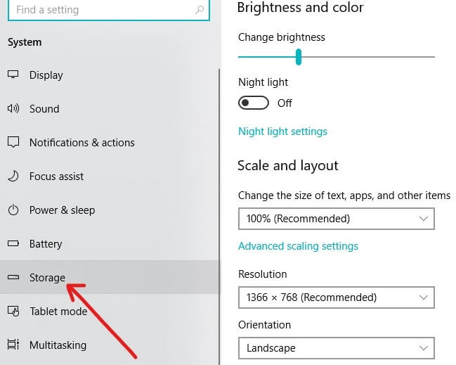 Haga clic en almacenamiento disponible en el panel izquierdo |  Eliminar archivos temporales en Windows 10
