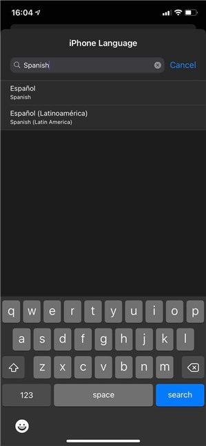 Toque un resultado para cambiar el idioma del iPhone