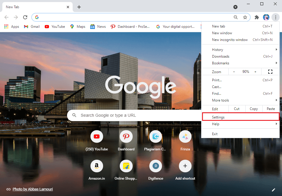 haga clic en los tres puntos verticales de la esquina superior derecha de la pantalla y vaya a Configuración.