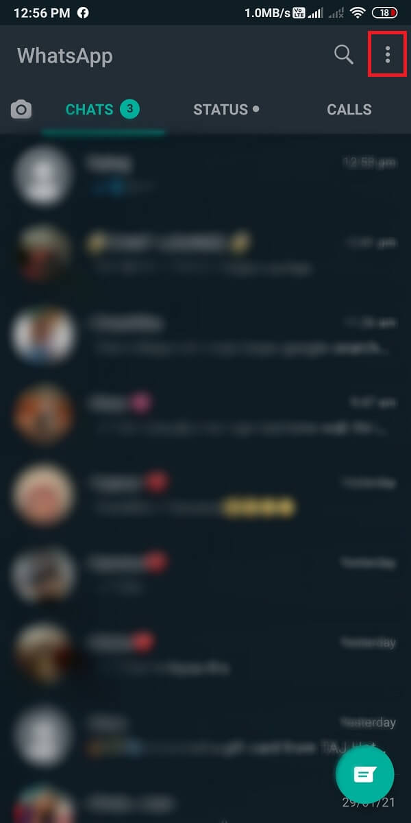 Toque los tres puntos verticales en la esquina superior derecha de la pantalla.  |  ¿Cómo silenciar las llamadas de WhatsApp en Android?