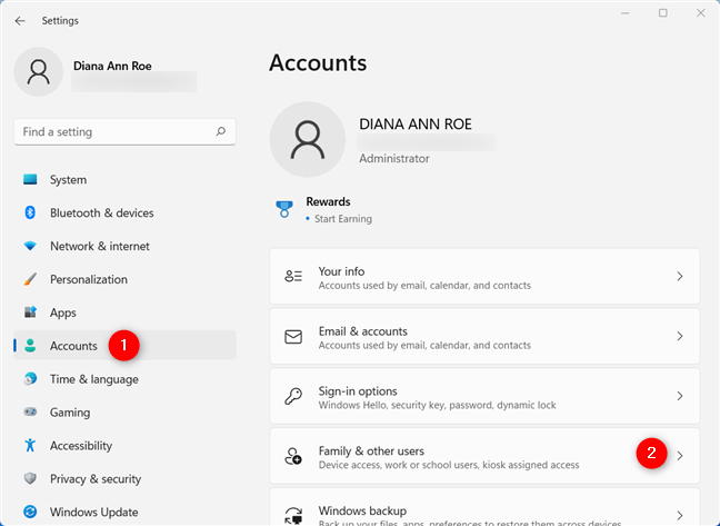 Acceda a Cuentas y luego a Familia y otros usuarios