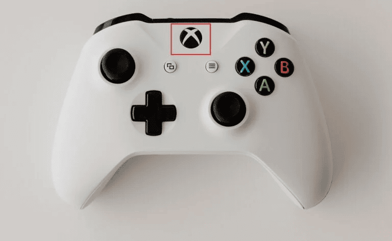 Mantén presionado el botón Xbox. Solucionar el error de Xbox Live 8015190e