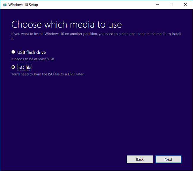 En la pantalla Elegir qué medio usar, seleccione el archivo ISO y haga clic en Siguiente