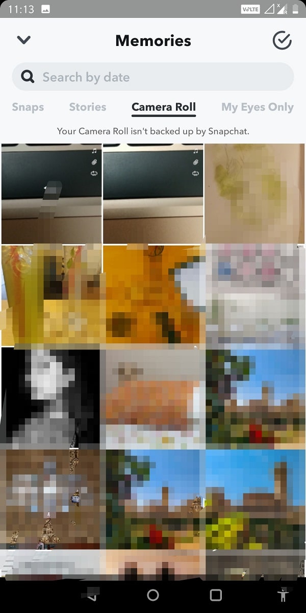 Inicie la aplicación Snapchat y deslice hacia arriba el botón de la cámara | Cómo invertir un video en Snapchat