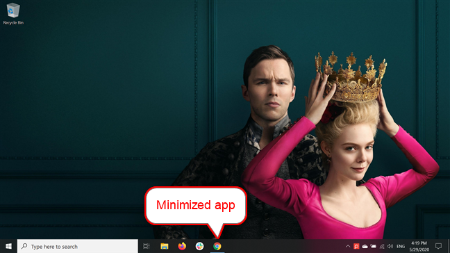 Una ventana de Google Chrome minimizada; su icono se encuentra en la barra de tareas