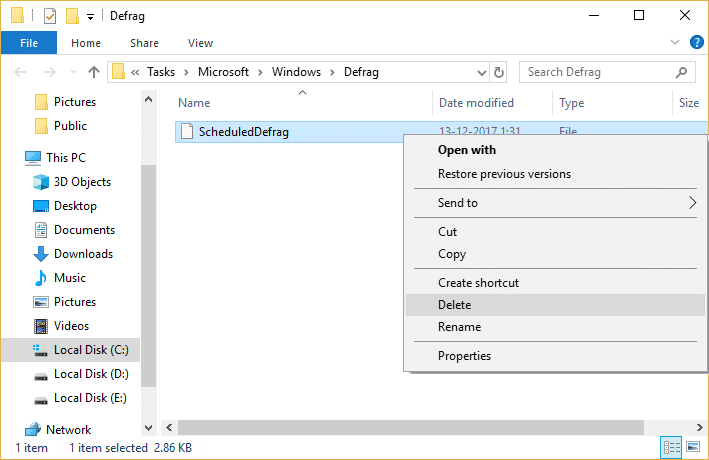 Haga clic derecho en ScheduledDefrag y seleccione Eliminar