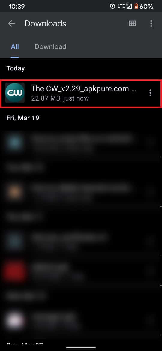 Seleccione la versión APK de la aplicación y tóquela para instalarla