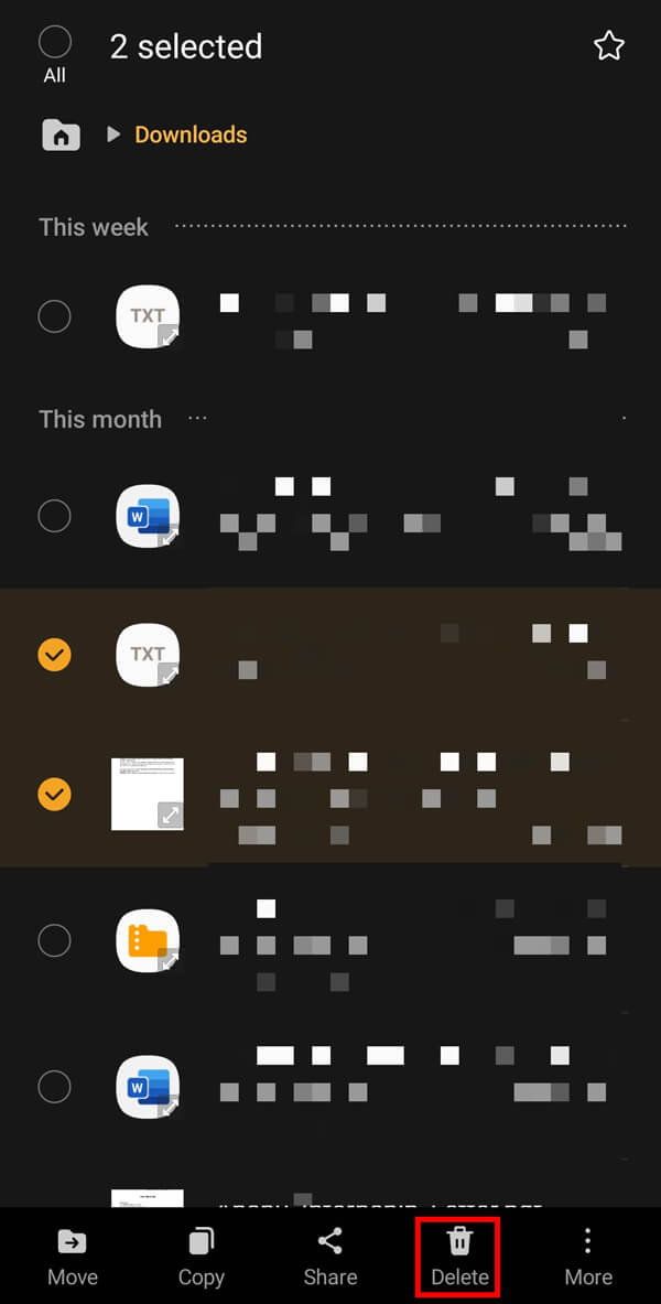 Después de seleccionar los archivos, toque la opción Eliminar en la barra de menú inferior. 