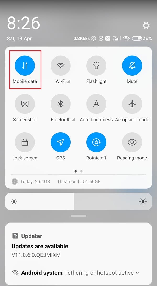 Haga clic en el icono de Wi-Fi para apagarlo.  Moviéndose hacia el ícono de Datos móviles, enciéndalo