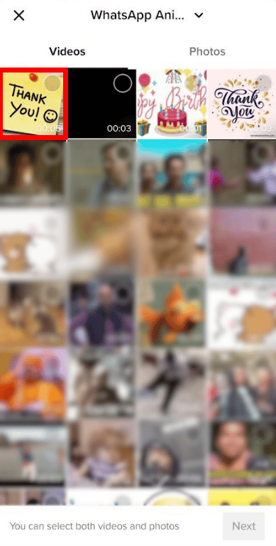 Elige los videos que te gustaría combinar.  |  poner dos videos de TikTok juntos