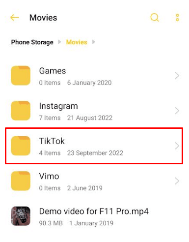 Busque TikTok y ábralo.  |  Cómo combinar dos borradores de TikTok