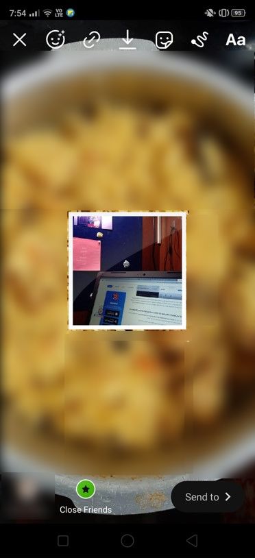 Puede hacer clic en otra imagen en el lugar y superponerla en la imagen existente
