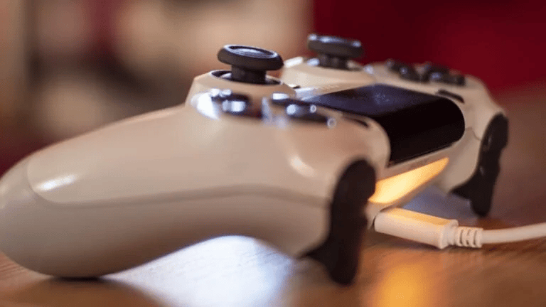 Conecte el controlador Xbox a la PC.