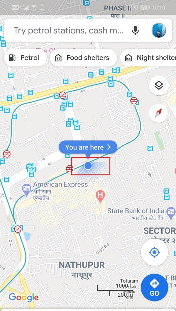 Toque el punto azul que muestra su ubicación actual | Arreglar Google Maps que no muestra direcciones en Android
