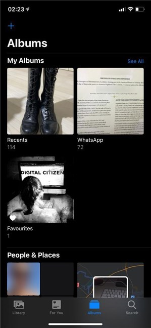 Explore las carpetas en Fotos para encontrar el fondo de iPhone que desea