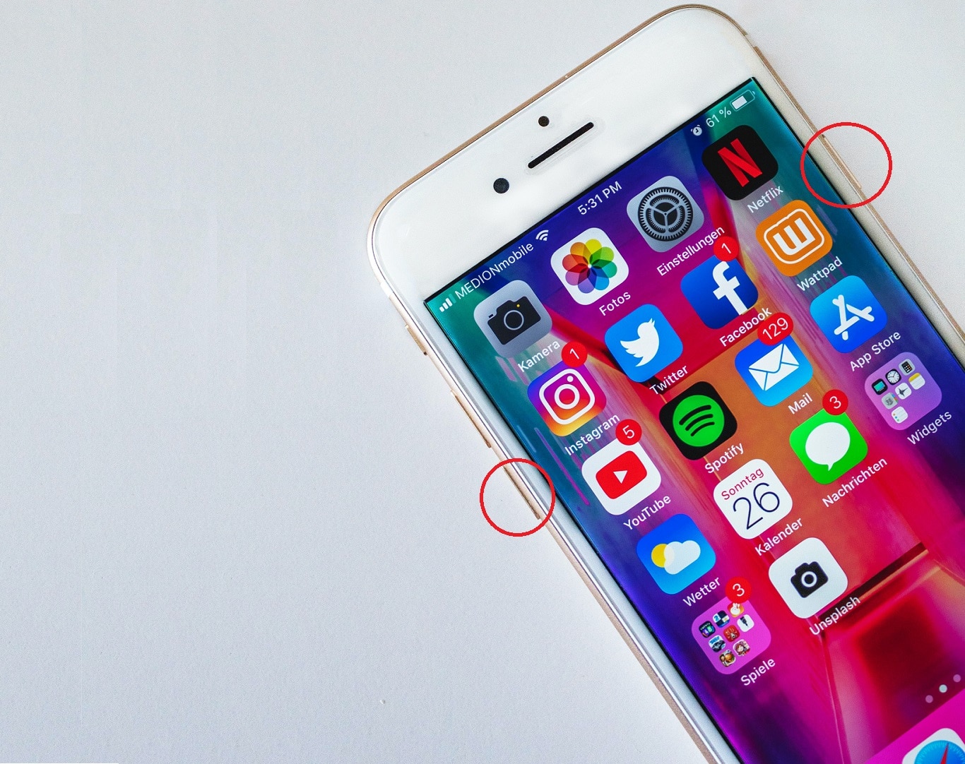 Presione el botón lateral para bajar el volumen + juntos en iPhone