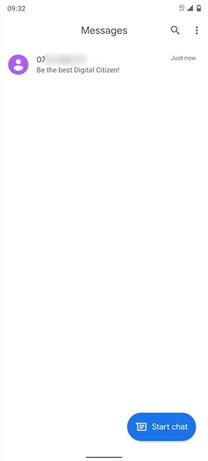 Encuentra el chat con el contacto que deseas agregar