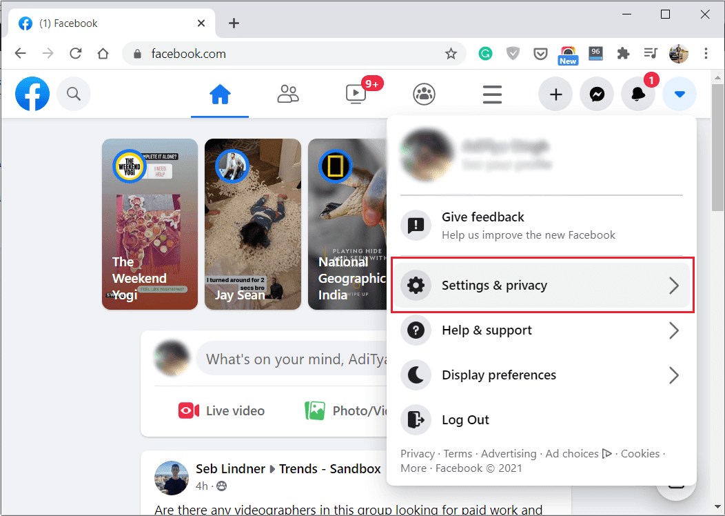 Haga clic en Configuración y privacidad debajo de su perfil