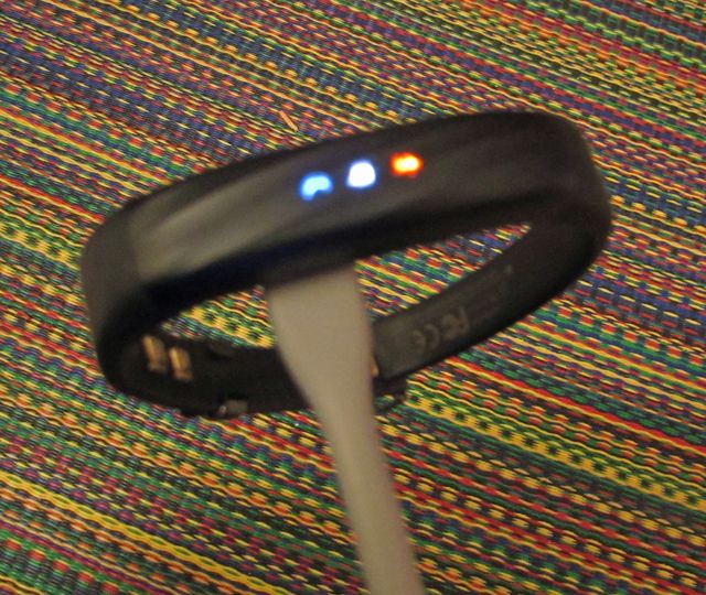 Jawbone UP3, fitness, rastreador, banda, pasos, sueño, frecuencia cardíaca, monitoreo, salud