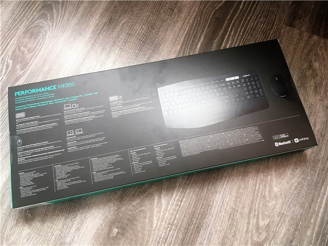 Logitech MK850 Performance: la parte inferior de la caja