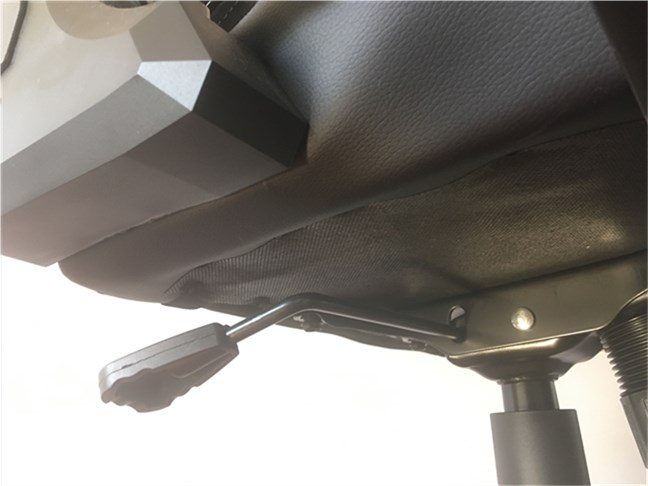 Trust GXT 707G Resto V: el respaldo del asiento y el elevador de gas