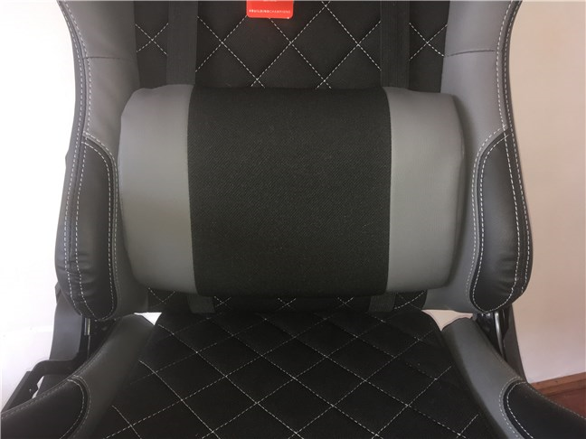 El cojín lumbar de la silla gaming Trust GXT 707 Resto V2
