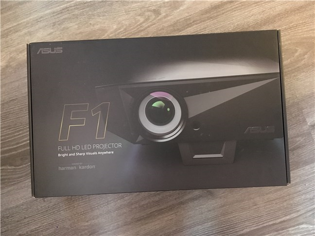La caja en la que llega el proyector ASUS F1 Full HD LED