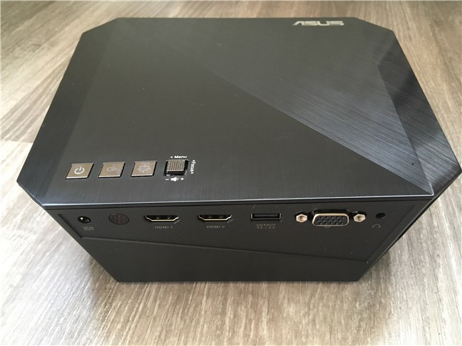 Los puertos que se encuentran en el proyector ASUS F1 Full HD LED