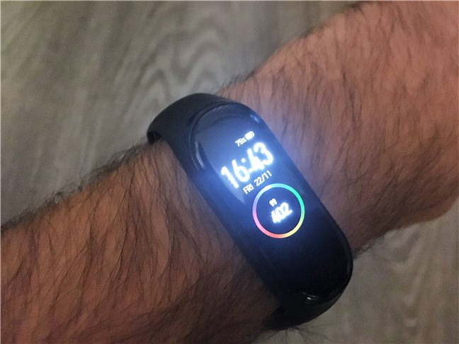 Así se ve la Xiaomi Mi Smart Band 4 cuando la llevas puesta