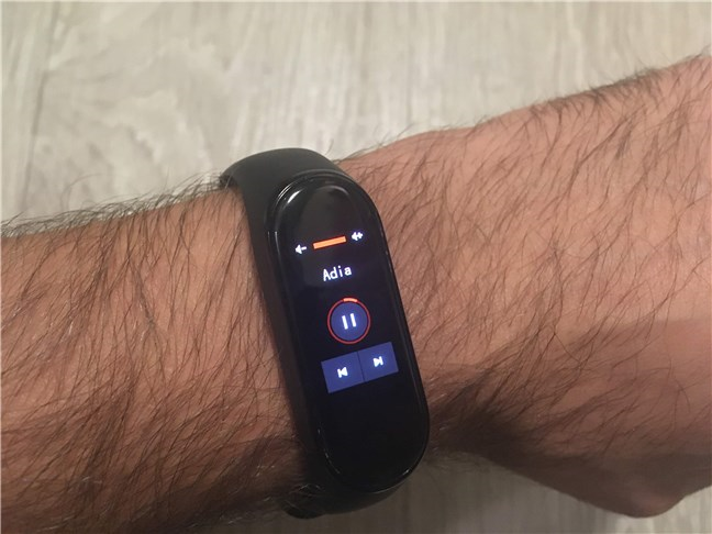 Xiaomi Mi Smart Band 4 ofrece controles de música