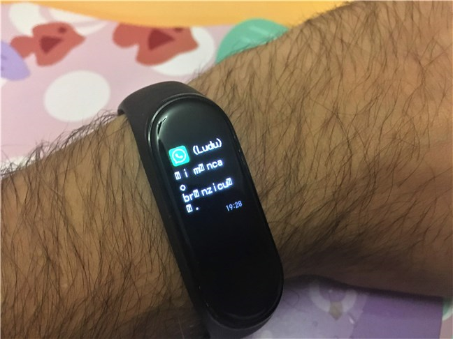 Xiaomi Mi Smart Band 4 mostrando caracteres incorrectamente