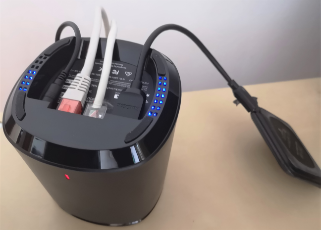 Conexión de cables en el enrutador inalámbrico Mercku M2