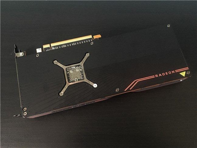 La placa trasera de la AMD Radeon RX 5700 XT