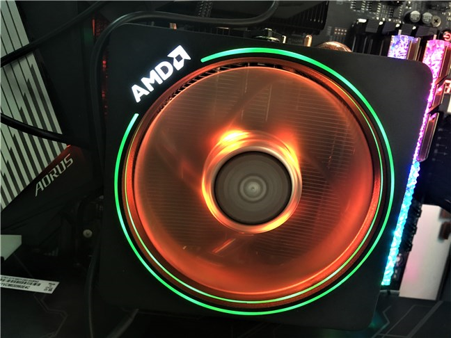 The Wraith Prism con enfriador LED RGB incluido con AMD Ryzen 7 3700X