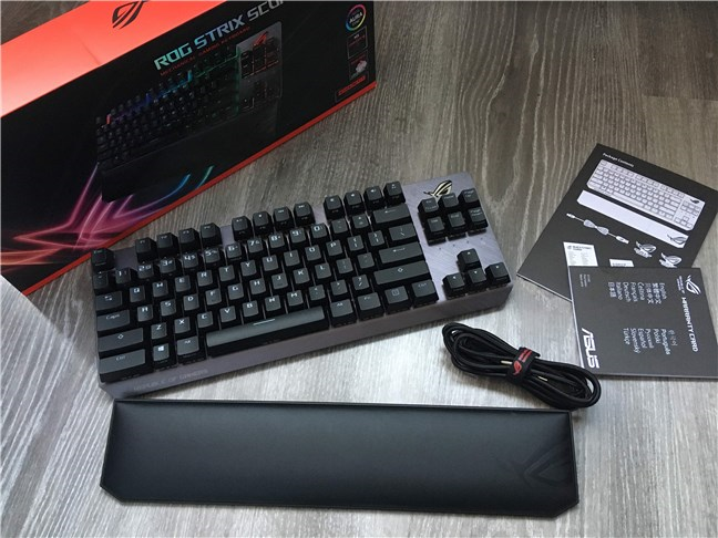 ASUS ROG Strix Scope TKL Deluxe: qué hay dentro de la caja