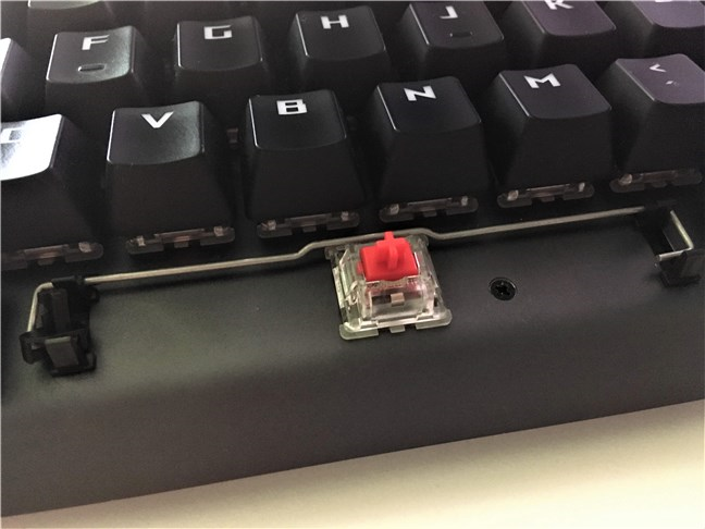 ASUS ROG Strix Scope TKL Deluxe usa interruptores Cherry MX