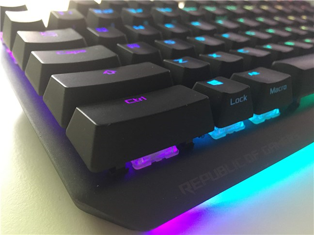 Las teclas CTRL y SHIFT de la izquierda son anchas