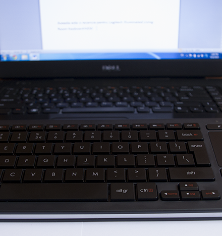 Logitech, K830, Iluminado, Salón, Teclado