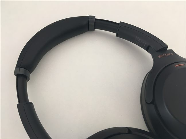 La diadema de los auriculares inalámbricos Sony WH-1000XM3