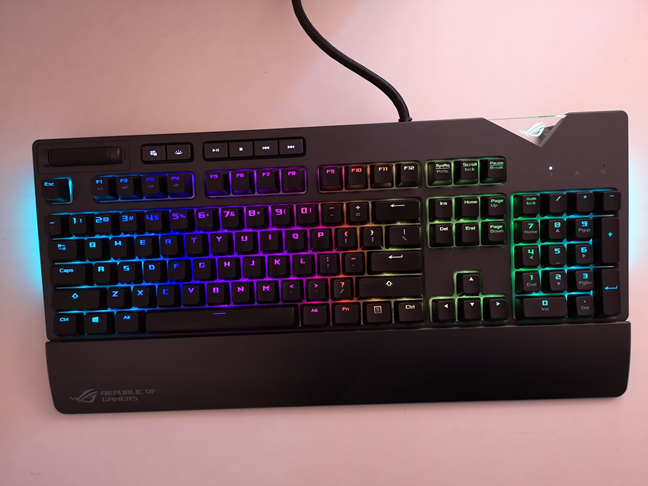 ASUS ROG Strix llamarada
