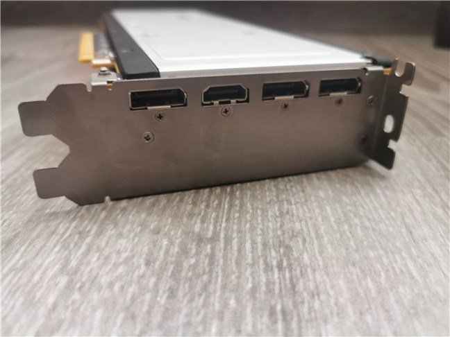 Los puertos de la AMD Radeon RX 6700 XT