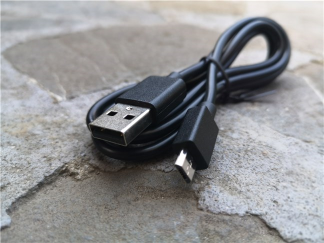 El ROIDMI Nano XCQP1RM se carga a través de un cable USB tipo A a micro-USB