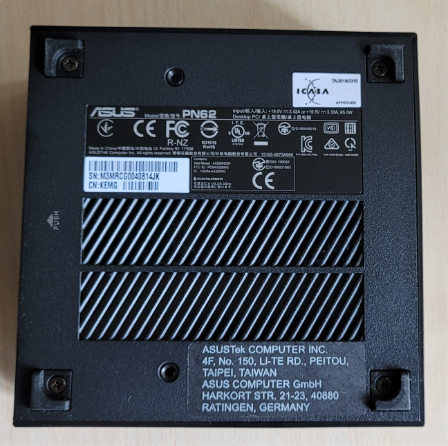 La parte inferior de ASUS Mini PC PN62