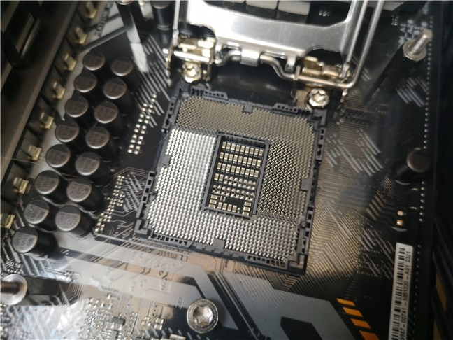 El zócalo LGA 1200 del ASUS TUF GAMING Z490-PLUS (WI-FI)