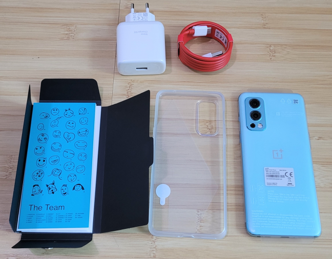 OnePlus Nord2 5G viene con una funda protectora