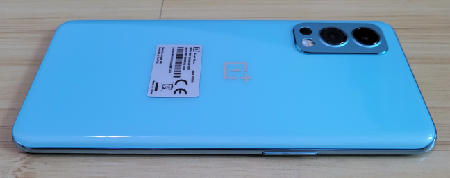 El lado izquierdo del OnePlus Nord2 5G