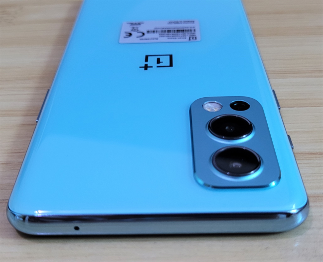El bisel superior del OnePlus Nord2 5G