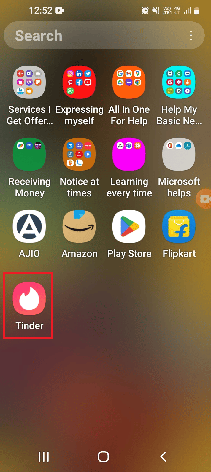 abre la aplicación Tinder.  Cómo saber si alguien tiene un perfil de Tinder