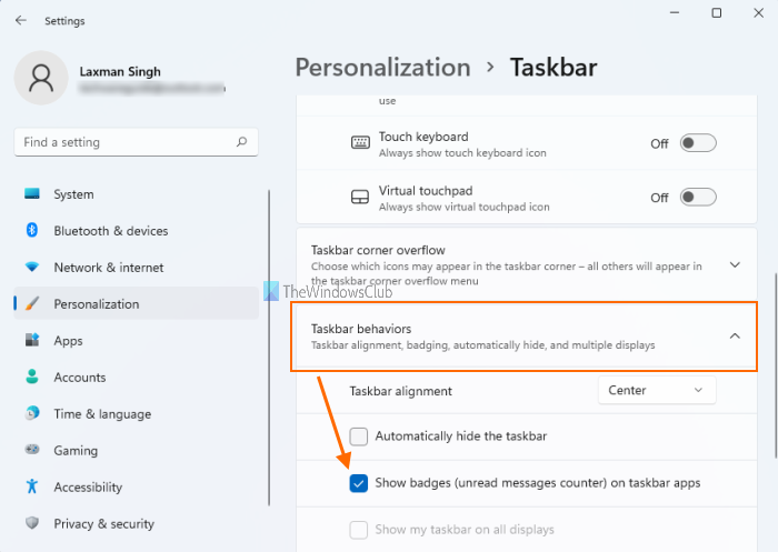 mostrar insignias barra de tareas de windows 11